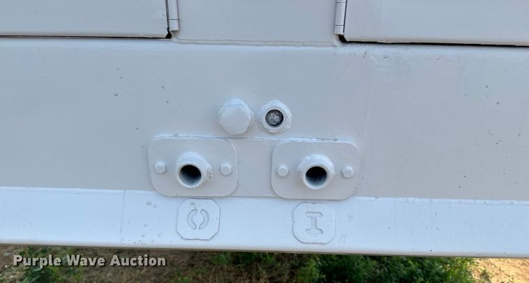 image for item DQ6881 2016 Industrias Met Gri silage trailer