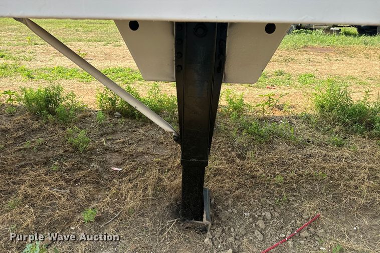 image for item DQ6881 2016 Industrias Met Gri silage trailer