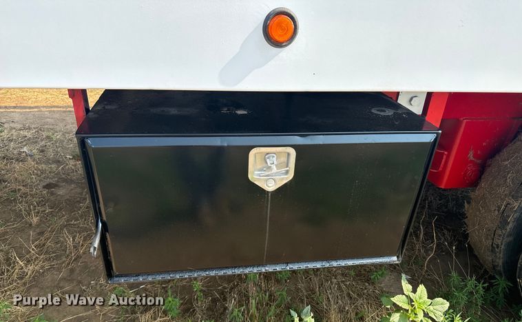 image for item DQ6881 2016 Industrias Met Gri silage trailer