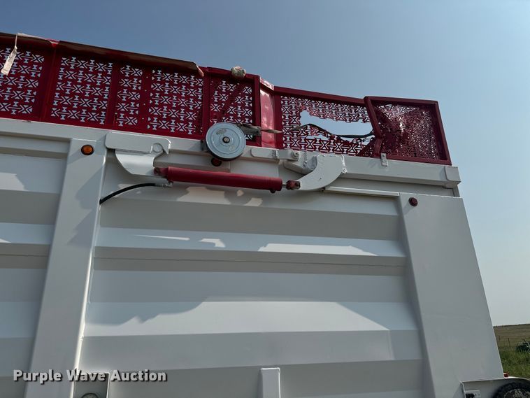 image for item DQ6881 2016 Industrias Met Gri silage trailer