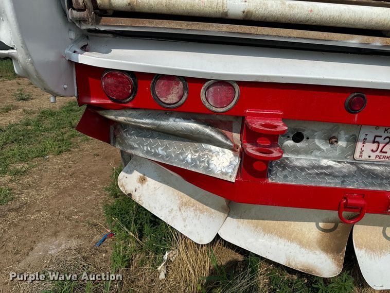 image for item DQ6881 2016 Industrias Met Gri silage trailer