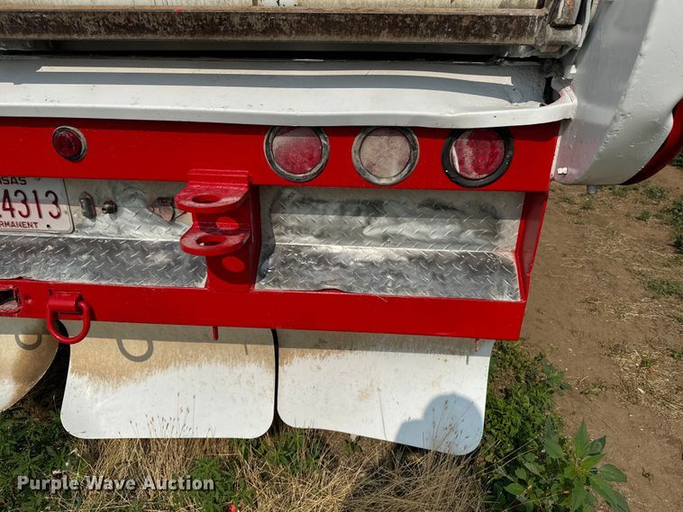 image for item DQ6881 2016 Industrias Met Gri silage trailer