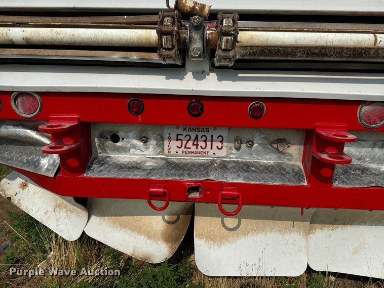 image for item DQ6881 2016 Industrias Met Gri silage trailer