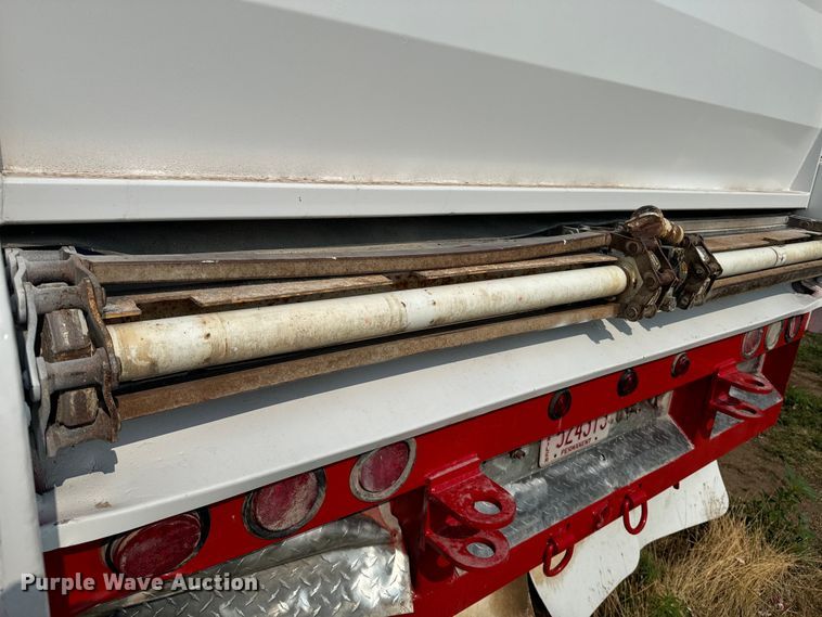 image for item DQ6881 2016 Industrias Met Gri silage trailer