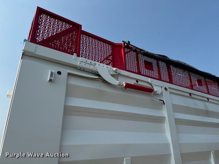 image for item DQ6881 2016 Industrias Met Gri silage trailer