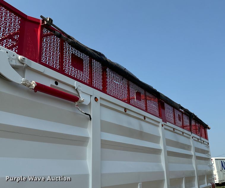 image for item DQ6881 2016 Industrias Met Gri silage trailer