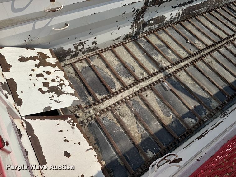 image for item DQ6881 2016 Industrias Met Gri silage trailer