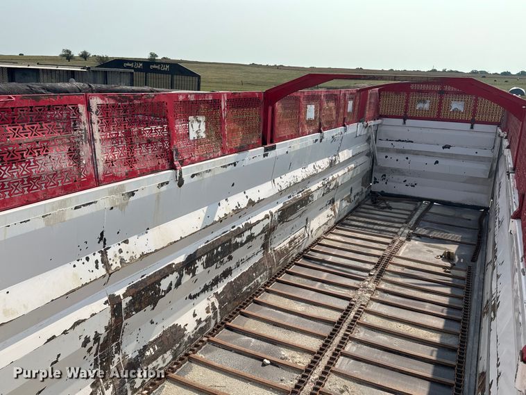 image for item DQ6881 2016 Industrias Met Gri silage trailer