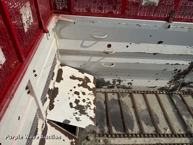 image for item DQ6881 2016 Industrias Met Gri silage trailer