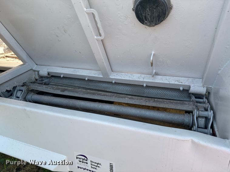 image for item DQ6881 2016 Industrias Met Gri silage trailer