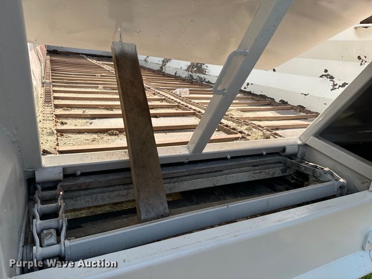 image for item DQ6881 2016 Industrias Met Gri silage trailer