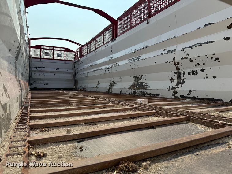 image for item DQ6881 2016 Industrias Met Gri silage trailer