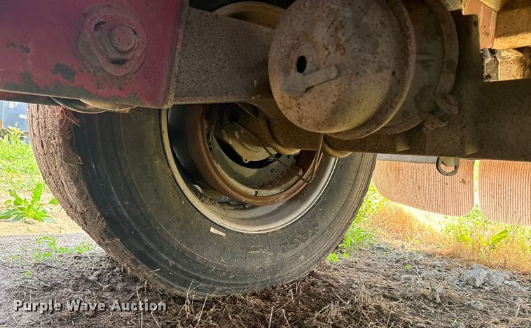 image for item DQ6881 2016 Industrias Met Gri silage trailer