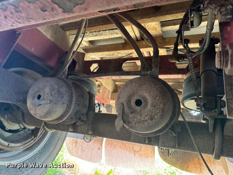 image for item DQ6881 2016 Industrias Met Gri silage trailer