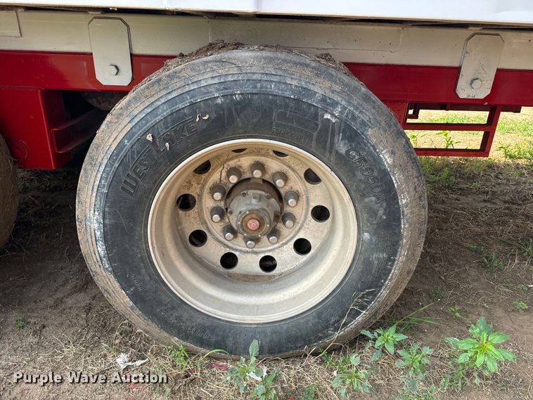 image for item DQ6881 2016 Industrias Met Gri silage trailer