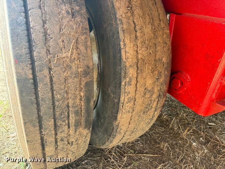 image for item DQ6881 2016 Industrias Met Gri silage trailer