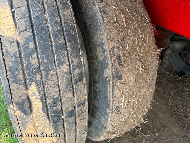 image for item DQ6881 2016 Industrias Met Gri silage trailer