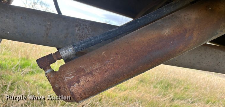 image for item DS2552 1982 Ford  F600G flatbed truck