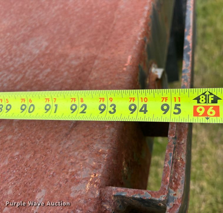 image for item DS2552 1982 Ford  F600G flatbed truck