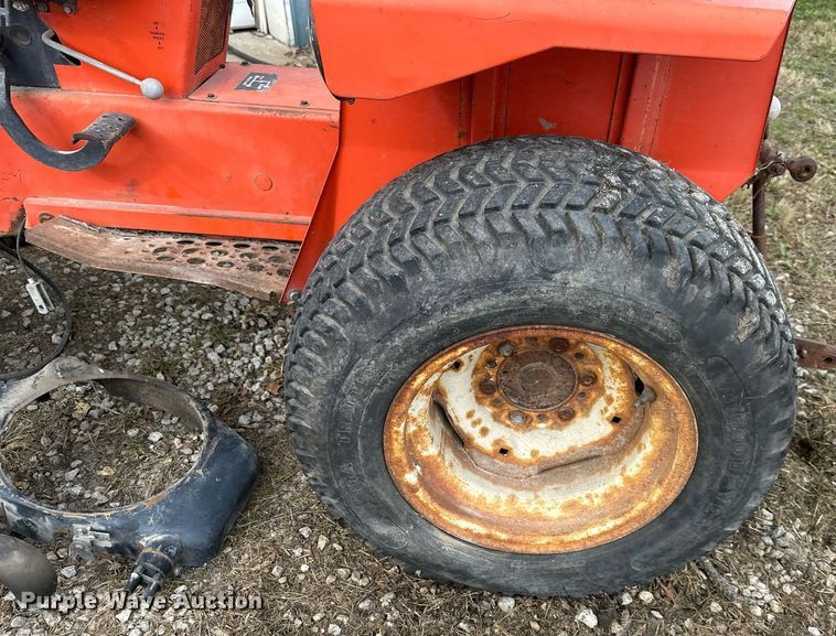 image for item DS3242 Allis-Chalmers 720 tractor