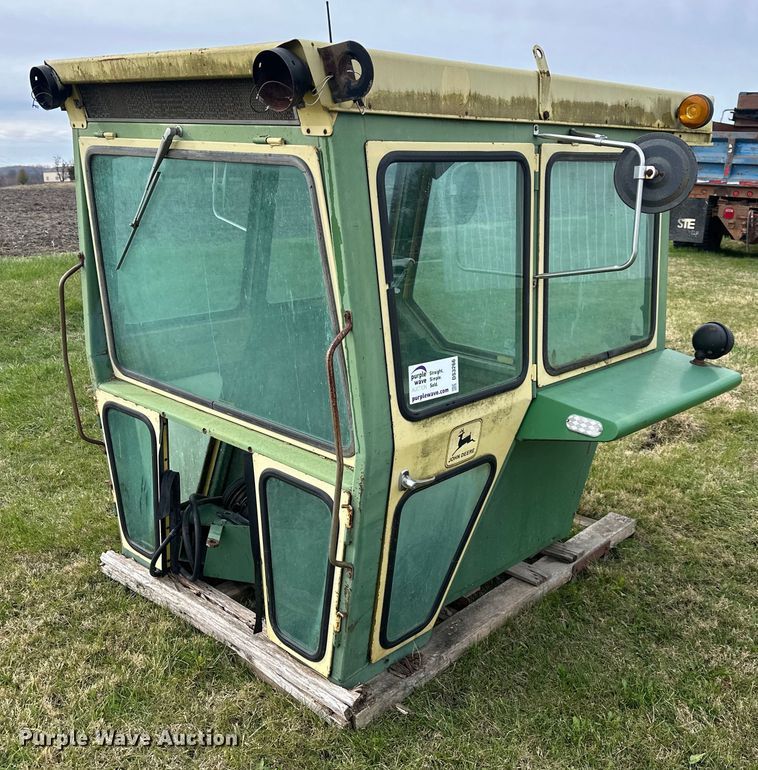 image for item DS3266 John Deere 4620  cab
