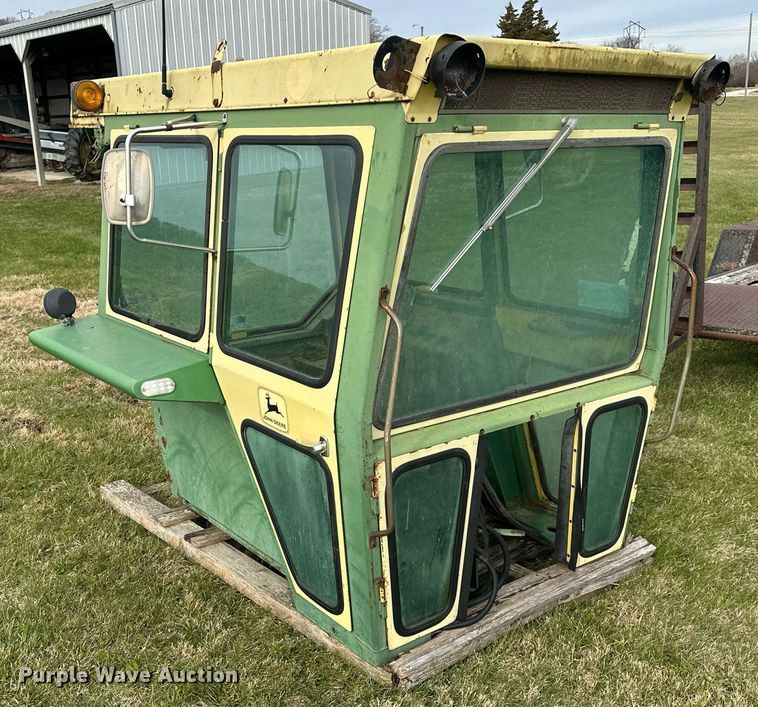 image for item DS3266 John Deere 4620  cab