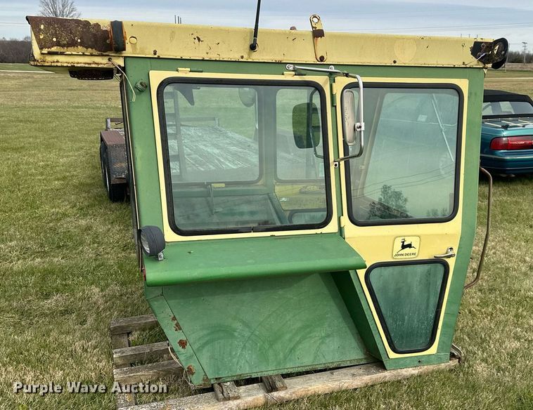image for item DS3266 John Deere 4620  cab