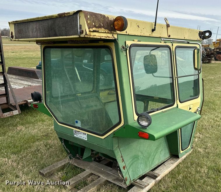 image for item DS3266 John Deere 4620  cab