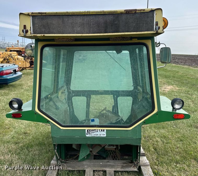 image for item DS3266 John Deere 4620  cab