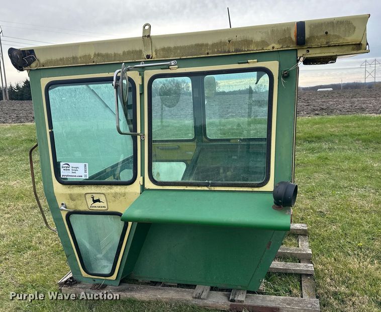 image for item DS3266 John Deere 4620  cab