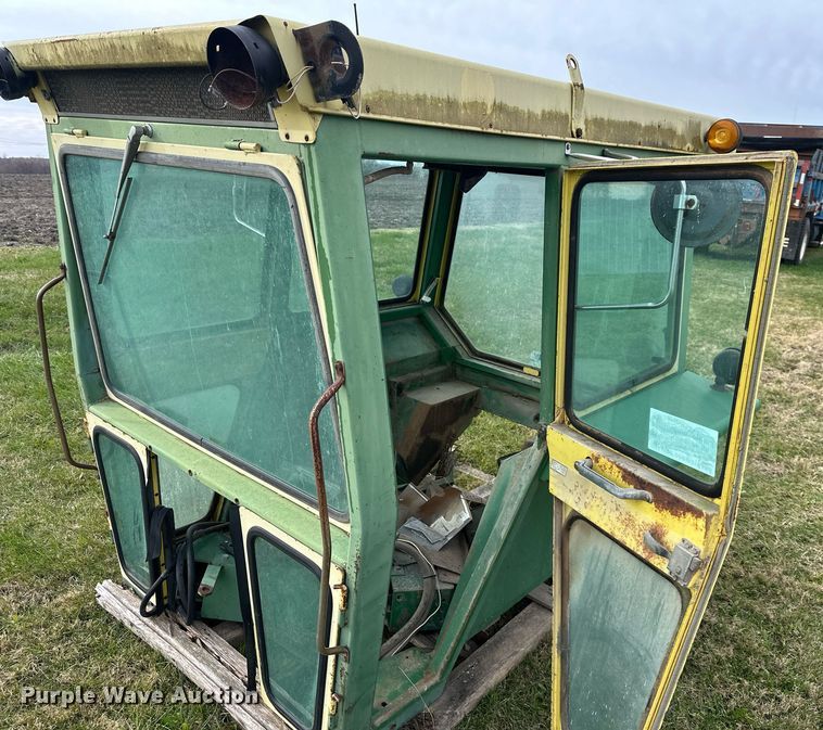 image for item DS3266 John Deere 4620  cab