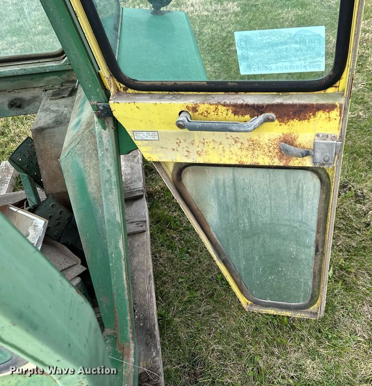 image for item DS3266 John Deere 4620  cab