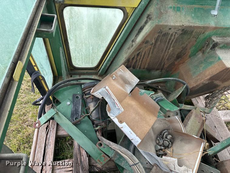 image for item DS3266 John Deere 4620  cab