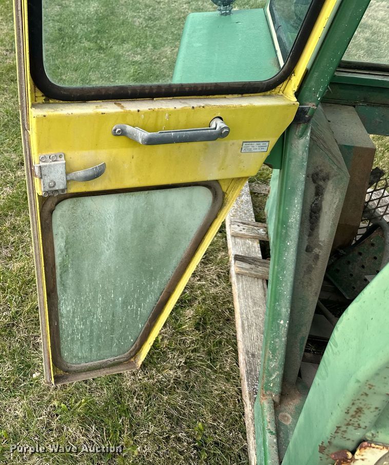image for item DS3266 John Deere 4620  cab