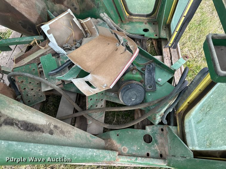 image for item DS3266 John Deere 4620  cab