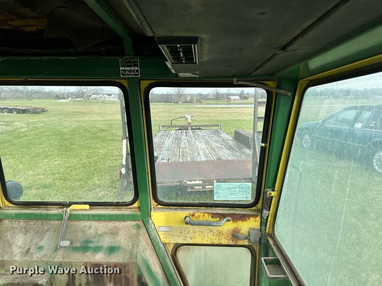 image for item DS3266 John Deere 4620  cab