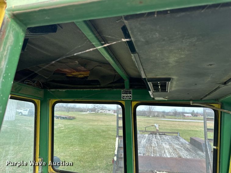 image for item DS3266 John Deere 4620  cab
