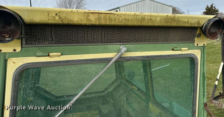 image for item DS3266 John Deere 4620  cab