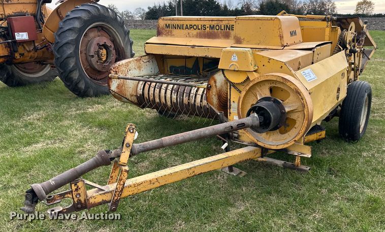image for item DS3268 Minneapolis-Moline 1520 small square baler