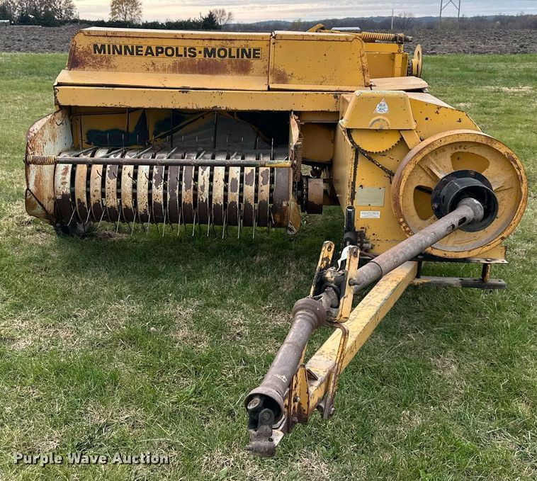 image for item DS3268 Minneapolis-Moline 1520 small square baler