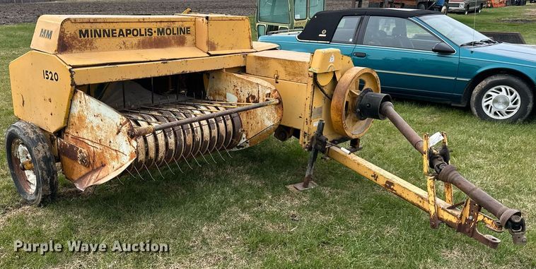 image for item DS3268 Minneapolis-Moline 1520 small square baler