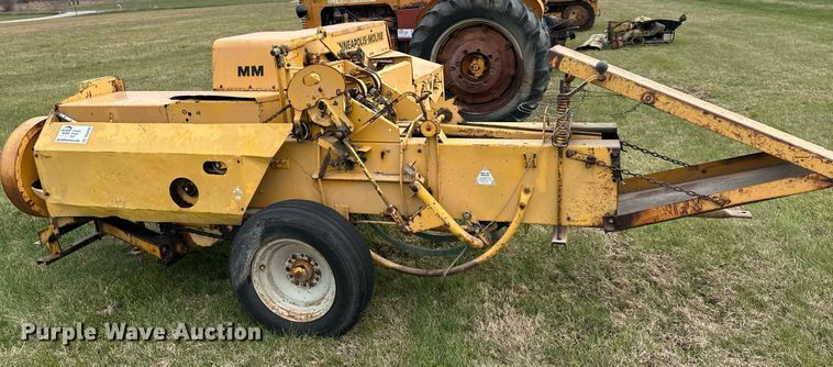 image for item DS3268 Minneapolis-Moline 1520 small square baler