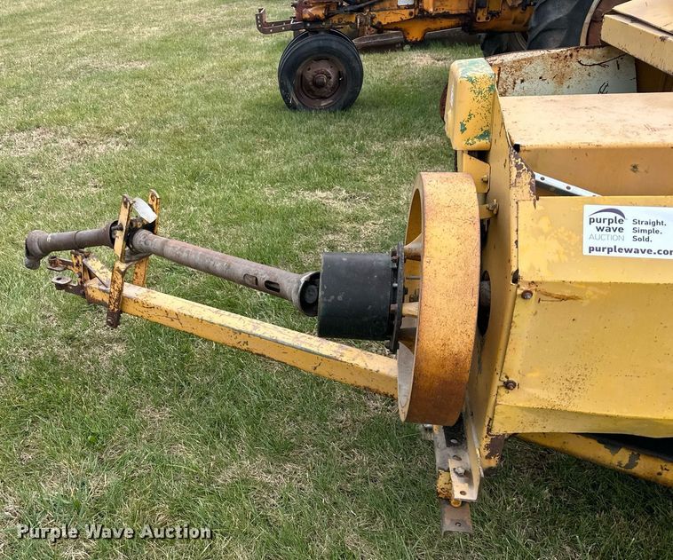 image for item DS3268 Minneapolis-Moline 1520 small square baler