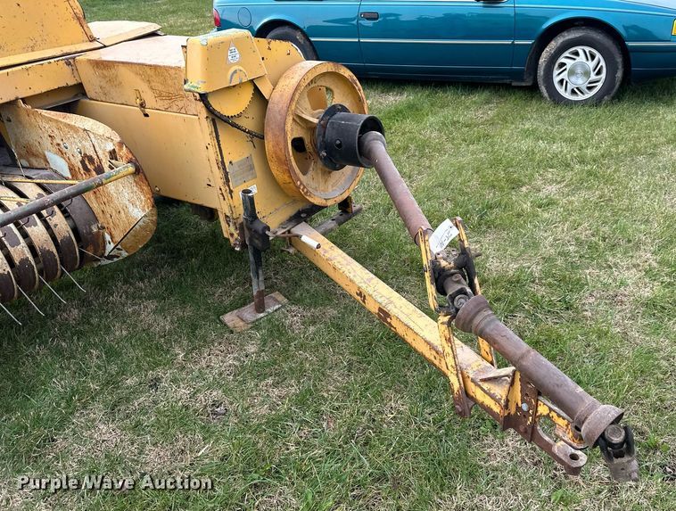 image for item DS3268 Minneapolis-Moline 1520 small square baler