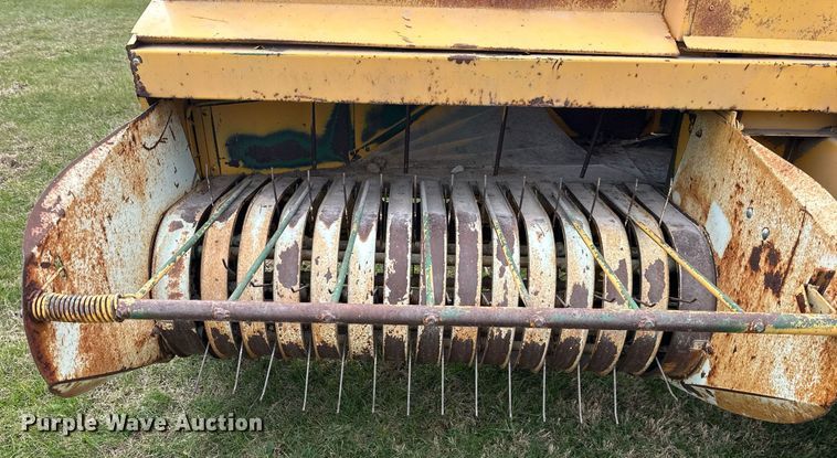 image for item DS3268 Minneapolis-Moline 1520 small square baler