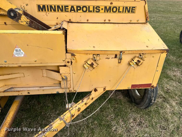 image for item DS3268 Minneapolis-Moline 1520 small square baler