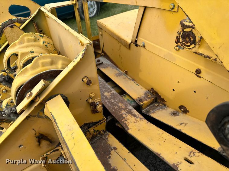 image for item DS3268 Minneapolis-Moline 1520 small square baler