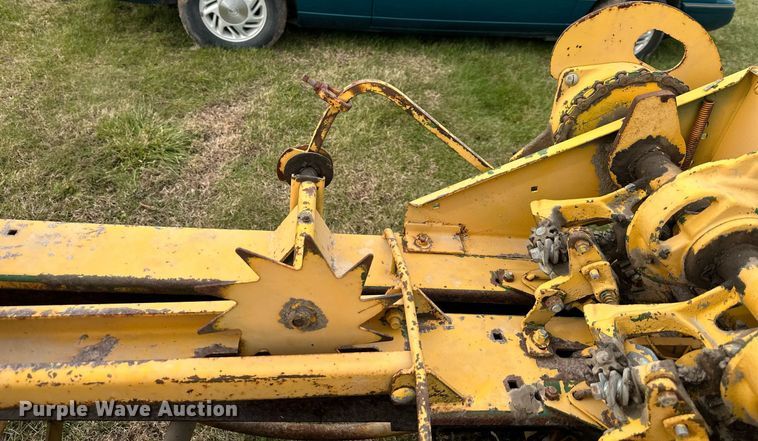 image for item DS3268 Minneapolis-Moline 1520 small square baler