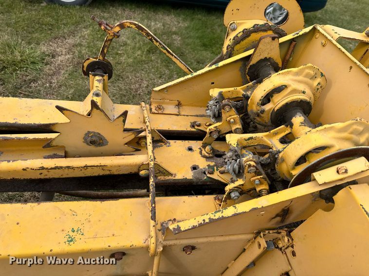 image for item DS3268 Minneapolis-Moline 1520 small square baler