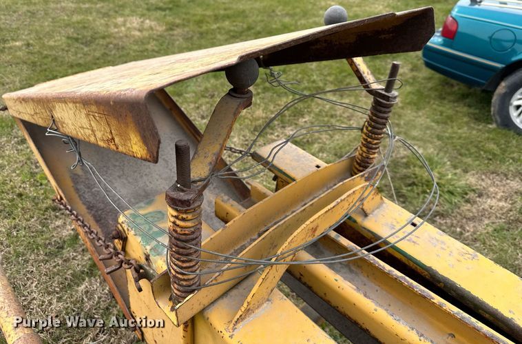 image for item DS3268 Minneapolis-Moline 1520 small square baler